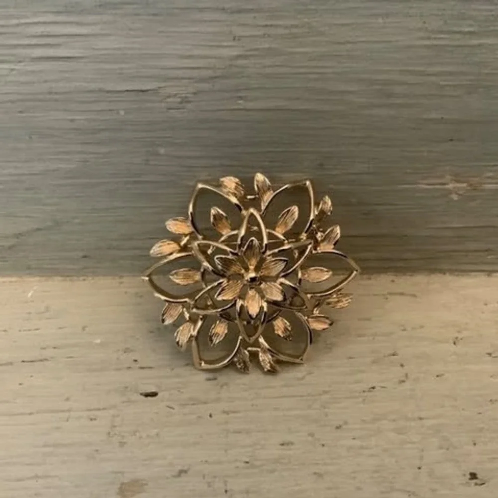 Vintage Sarah‎ Coventry Gold Tone Floral Filigree Brooch Pin Good Condition